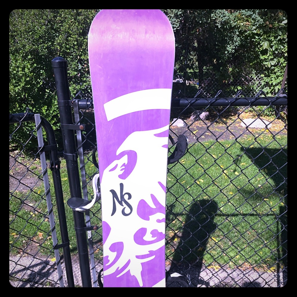 Never summer women’s snowboard & Burton boots (8)